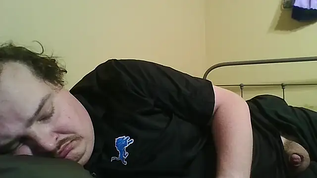 Snapshot of YelpedAverting chatting on 12/18/25, 06:58 YelpedAverting online show from 12/18/25, 06:58