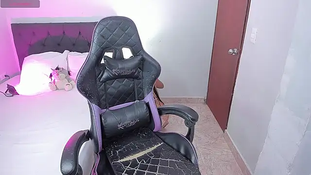 evelyn 23 online show from 10/09/25, 04:49