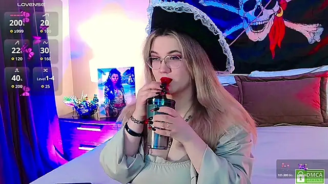 Snapshot of Nancy_Mooree chatting on 10/31/25, 01:12 Nancy Mooree online show from 10/31/25, 01:12