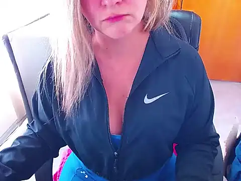 KikaxLove online show from 05/19/26, 04:46
