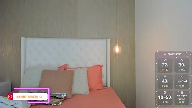 Snapshot of emily_parkerr chatting on 02/04/26, 01:28 emily parkerr online show from 02/04/26, 01:28