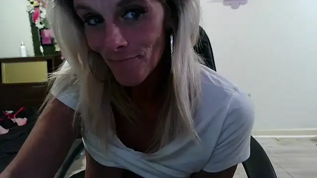 vixendoll87 online show from 07/25/26, 12:53