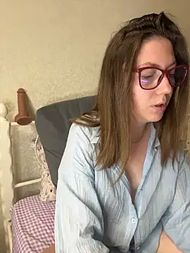 BeatriceTender online show from 05/17/26, 07:32