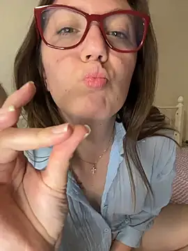BeatriceTender online show from 05/18/26, 06:47