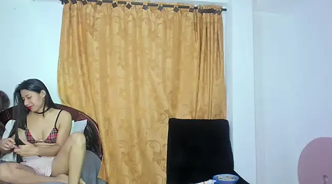 Snapshot of Lissa_petite chatting on 03/03/25, 01:10 Lissa petite online show from 03/03/25, 01:10