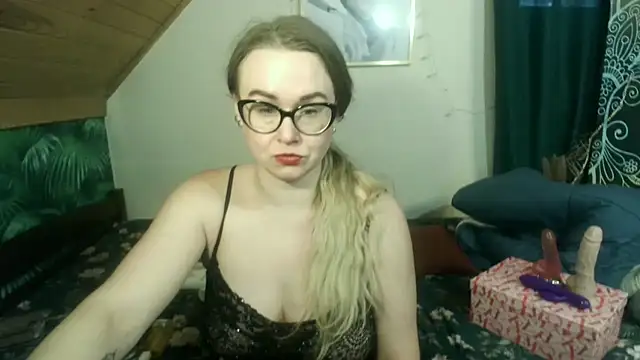 Snapshot of MilfKendra4U chatting on 11/25/25, 10:04 MilfKendra4U online show from 11/25/25, 10:04