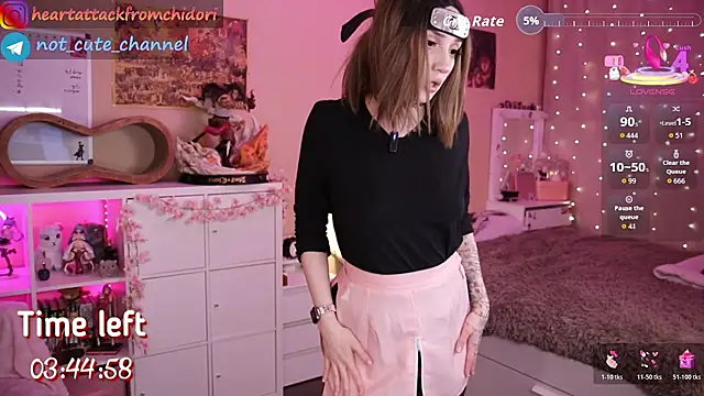 Snapshot of yourcutewaifu chatting on 10/20/25, 08:20 yourcutewaifu online show from 10/20/25, 08:20