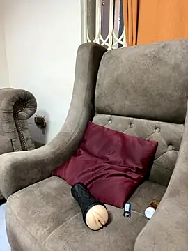 sknzy09 online show from 12/02/25, 11:48