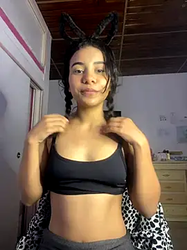 Snapshot of hannaxnatx chatting on 10/23/25, 06:39 hannaxnatx online show from 10/23/25, 06:39