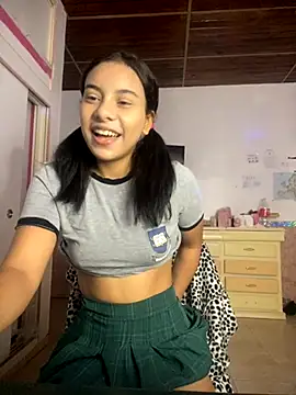 Snapshot of hannaxnatx chatting on 10/25/25, 06:57 hannaxnatx online show from 10/25/25, 06:57