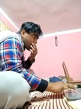 Snapshot of SweetFatBoy chatting on 03/12/25, 03:40 SweetFatBoy online show from 03/12/25, 03:40