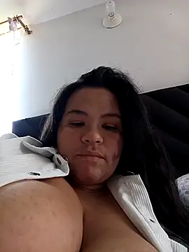 Snapshot of Julieta-tits chatting on 03/15/26, 06:14 Julieta-tits online show from 03/15/26, 06:14