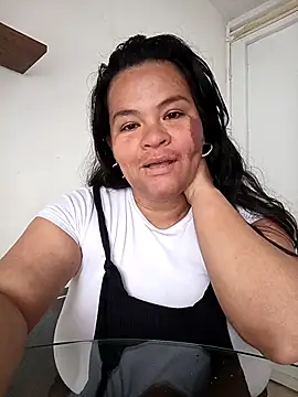 Snapshot of Julieta-tits chatting on 04/13/26, 11:37 Julieta-tits online show from 04/13/26, 11:37