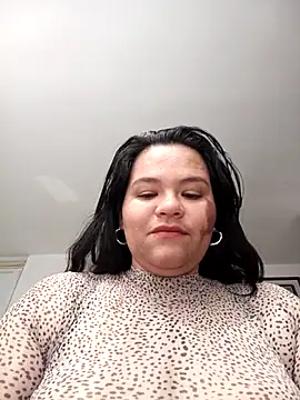 Snapshot of Julieta-tits chatting on 04/14/26, 02:34 Julieta-tits online show from 04/14/26, 02:34