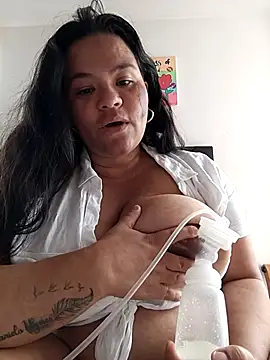 Snapshot of Julieta-tits chatting on 04/23/26, 03:03 Julieta-tits online show from 04/23/26, 03:03