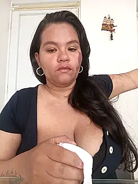 Snapshot of Julieta-tits chatting on 05/15/26, 02:57 Julieta-tits online show from 05/15/26, 02:57