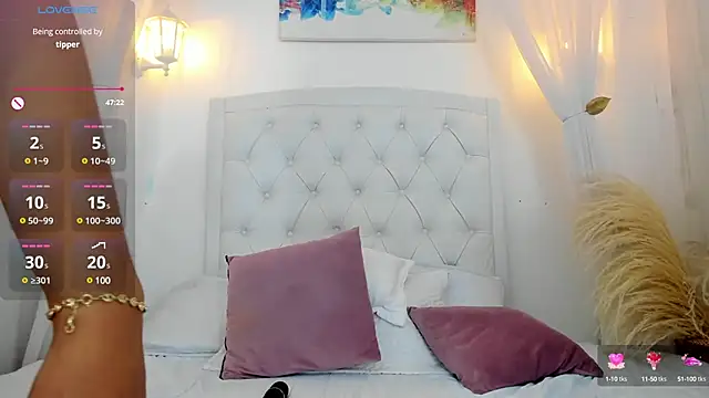 Snapshot of aaryy_ chatting on 03/04/25, 06:18 aaryy  online show from 03/04/25, 06:18