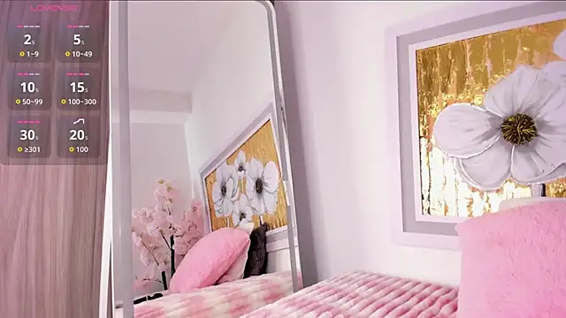 Snapshot of aaryy_ chatting on 10/28/25, 12:30 aaryy  online show from 10/28/25, 12:30