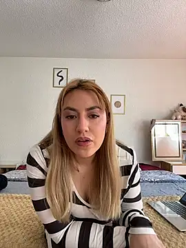 Snapshot of Alexxabootty chatting on 11/06/25, 07:15 Alexxabootty online show from 11/06/25, 07:15