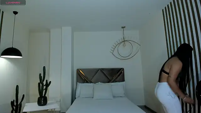 NicoleSanz  online show from 03/01/25, 10:02