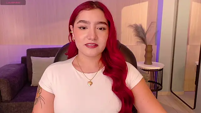 Snapshot of ViolettCastel chatting on 11/03/25, 07:37 ViolettCastel online show from 11/03/25, 07:37