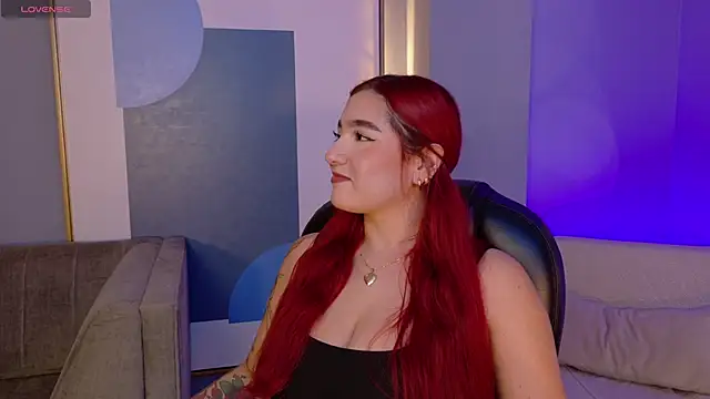 Snapshot of ViolettCastel chatting on 11/08/25, 07:23 ViolettCastel online show from 11/08/25, 07:23