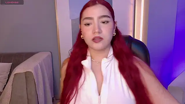 Snapshot of ViolettCastel chatting on 11/13/25, 07:13 ViolettCastel online show from 11/13/25, 07:13