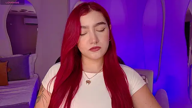 Snapshot of ViolettCastel chatting on 11/15/25, 07:32 ViolettCastel online show from 11/15/25, 07:32