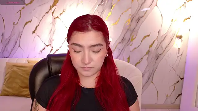 Snapshot of ViolettCastel chatting on 11/19/25, 07:14 ViolettCastel online show from 11/19/25, 07:14