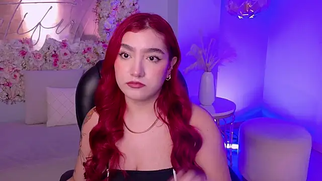 Snapshot of ViolettCastel chatting on 11/20/25, 07:13 ViolettCastel online show from 11/20/25, 07:13