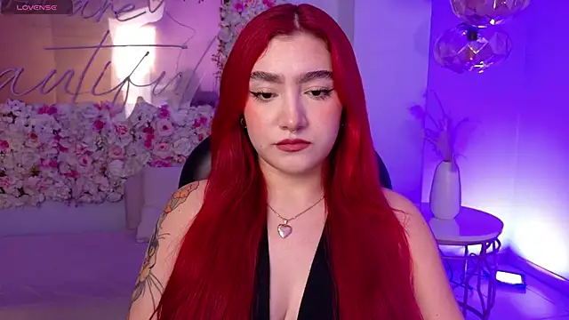 Snapshot of ViolettCastel chatting on 11/22/25, 07:13 ViolettCastel online show from 11/22/25, 07:13