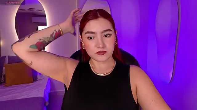 Snapshot of ViolettCastel chatting on 11/25/25, 07:14 ViolettCastel online show from 11/25/25, 07:14