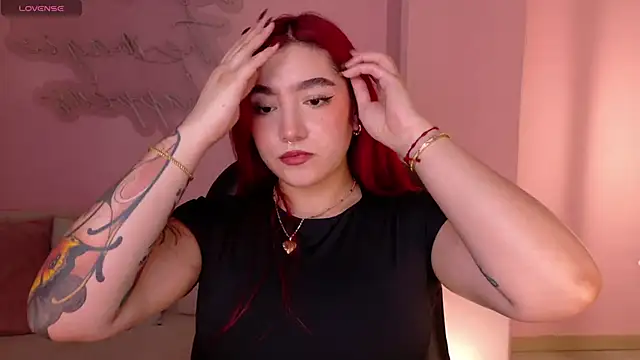 Snapshot of ViolettCastel chatting on 12/03/25, 06:17 ViolettCastel online show from 12/03/25, 06:17