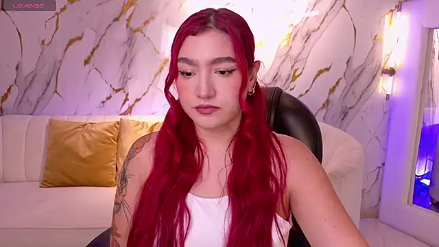 Snapshot of ViolettCastel chatting on 12/14/25, 05:07 ViolettCastel online show from 12/14/25, 05:07