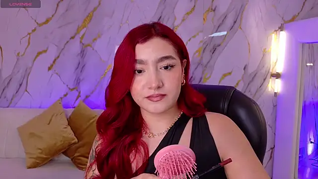 Snapshot of ViolettCastel chatting on 12/19/25, 07:21 ViolettCastel online show from 12/19/25, 07:21