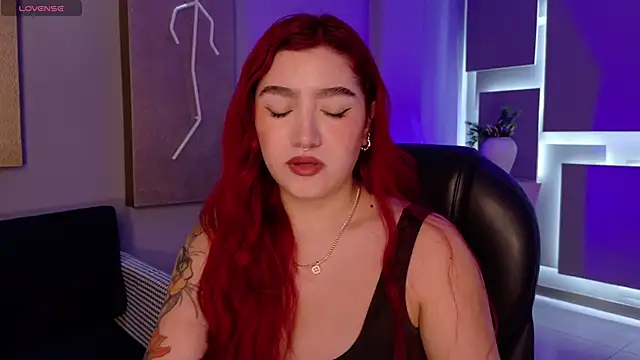 Snapshot of ViolettCastel chatting on 12/21/25, 11:28 ViolettCastel online show from 12/21/25, 11:28