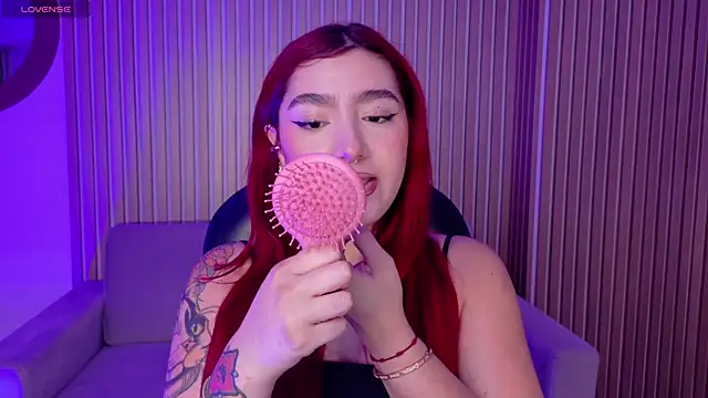 Snapshot of ViolettCastel chatting on 01/11/26, 04:34 ViolettCastel online show from 01/11/26, 04:34