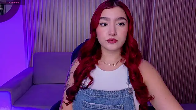 Snapshot of ViolettCastel chatting on 01/12/26, 06:46 ViolettCastel online show from 01/12/26, 06:46