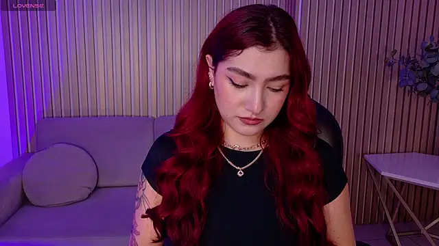 Snapshot of ViolettCastel chatting on 02/18/26, 07:32 ViolettCastel online show from 02/18/26, 07:32