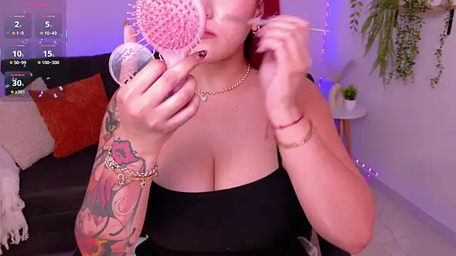 Snapshot of ViolettCastel chatting on 04/11/26, 04:44 ViolettCastel online show from 04/11/26, 04:44