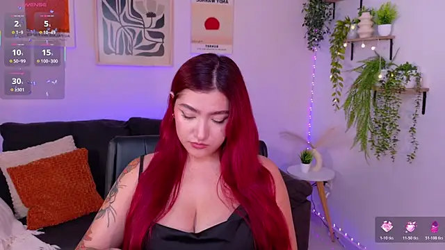 Snapshot of ViolettCastel chatting on 04/19/26, 06:43 ViolettCastel online show from 04/19/26, 06:43