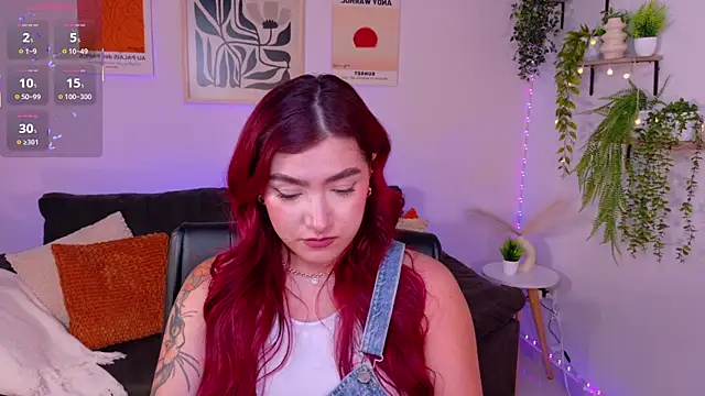 Snapshot of ViolettCastel chatting on 04/21/26, 10:56 ViolettCastel online show from 04/21/26, 10:56