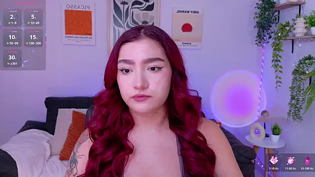 Snapshot of ViolettCastel chatting on 06/11/26, 07:23 ViolettCastel online show from 06/11/26, 07:23