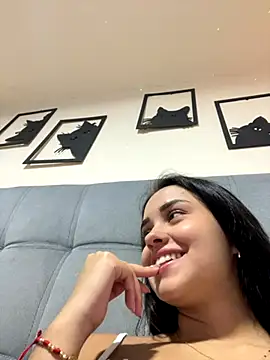 Snapshot of Kimmymadison- chatting on 09/18/25, 04:03 Kimmymadison- online show from 09/18/25, 04:03