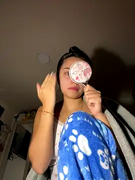 Snapshot of Kimmymadison- chatting on 10/15/25, 09:04 Kimmymadison- online show from 10/15/25, 09:04