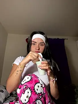 Snapshot of Kimmymadison- chatting on 01/13/26, 04:51 Kimmymadison- online show from 01/13/26, 04:51