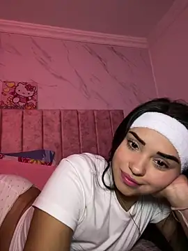 Snapshot of Kimmymadison- chatting on 04/15/26, 03:35 Kimmymadison- online show from 04/15/26, 03:35