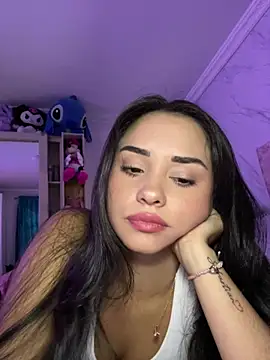 Snapshot of Kimmymadison- chatting on 04/23/26, 10:45 Kimmymadison- online show from 04/23/26, 10:45