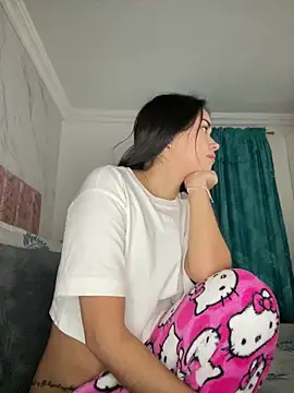 Snapshot of Kimmymadison- chatting on 04/29/26, 05:00 Kimmymadison- online show from 04/29/26, 05:00