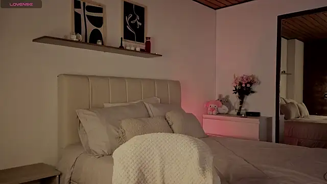 Roxxy mora online show from 11/13/25, 10:30